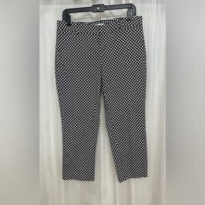 New York & Co Stretch Ankle Length Pant mid size zipper front and back pockets